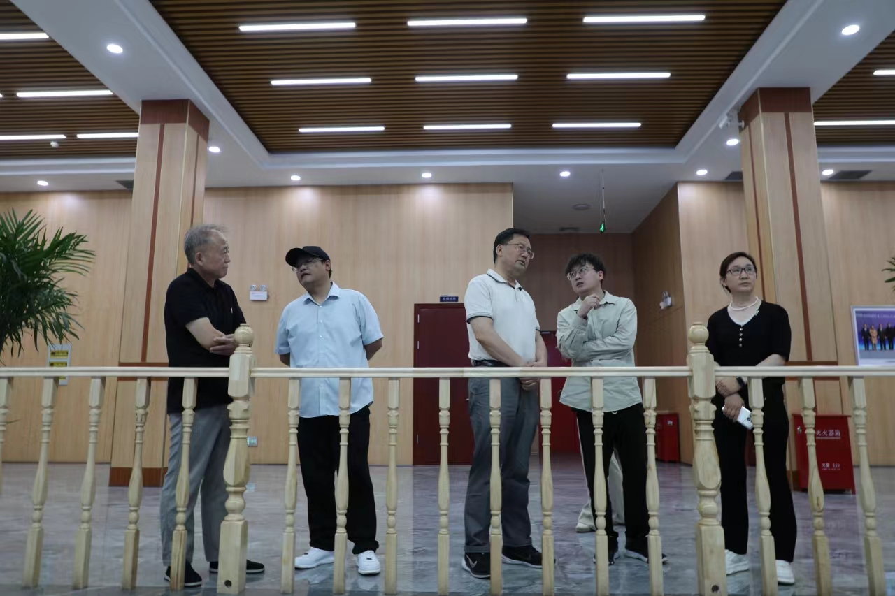 工信部工业政策与规则司原巡视员、先进制造商学院总裁四班班主任辛仁周一行到网信快3集团走访